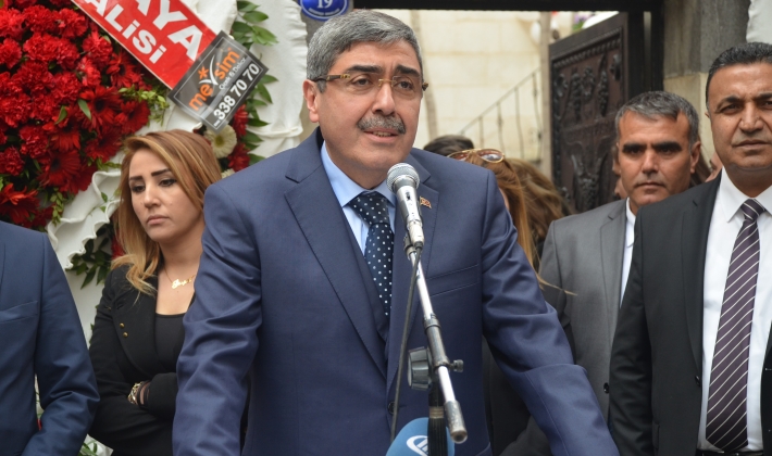 Ak Parti Gaziantep İl Başkanı Eyüp Özkeçeci, il başkanlığı görevinden istifa edip, Şehitkamil Belediye Başkan Adayı olacağı iddiaları ile ilgili gazetemize açıklamalarda bulundu.