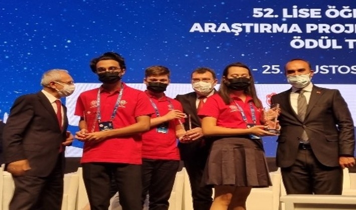 TÜBİTAK'ta Türkiye ikincisi olan SANKO öğrencileri ödüllendirildi