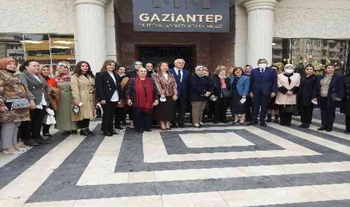 AK Parti Kadın Kolları yönetimi Gaziantep'te kadınlarla bir araya geldi