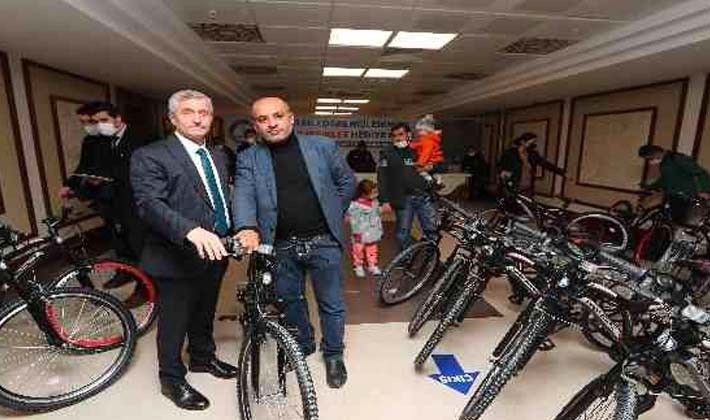 Şahinbey'de başarılı 20 bin öğrenciye daha bisiklet hediyesi