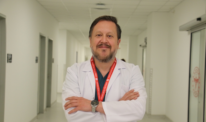 rof. Dr. Oğuztürk: “Yumruk yumruğa tokalaşma da tehlikeli”