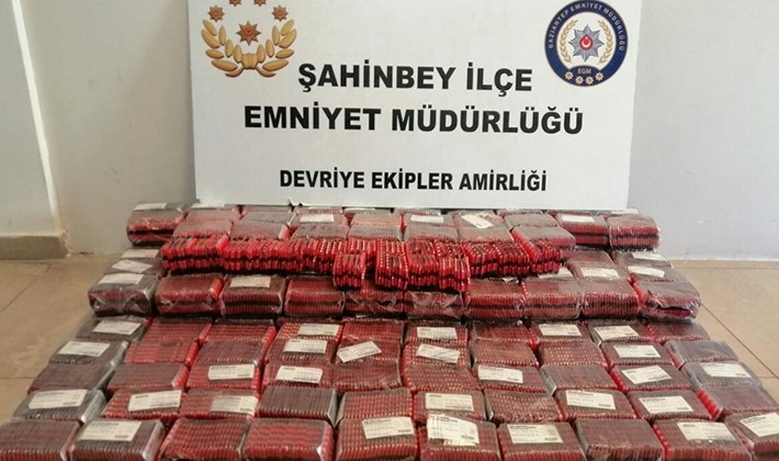 Durdurulan araçtan 38 bin adet bandrolsüz ilaç yakalandı