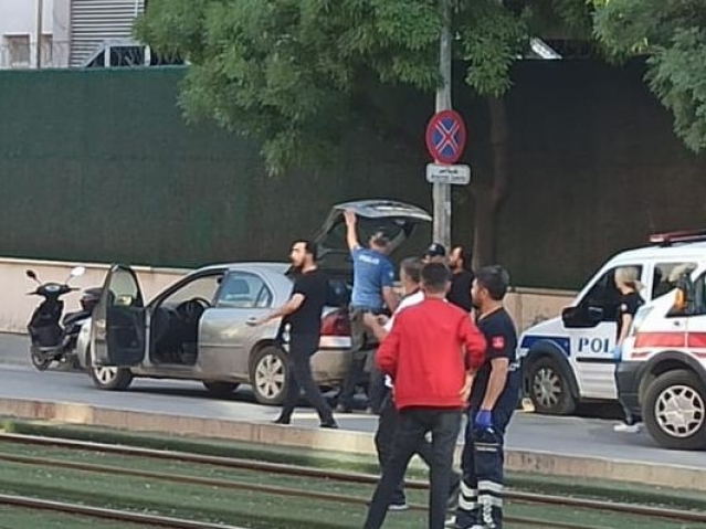 SON DAKİKA! Gaziantep Emniyet Müdürlüğü'nde 1 kişi polisler tarafından vurularak etkisiz hale getirildi